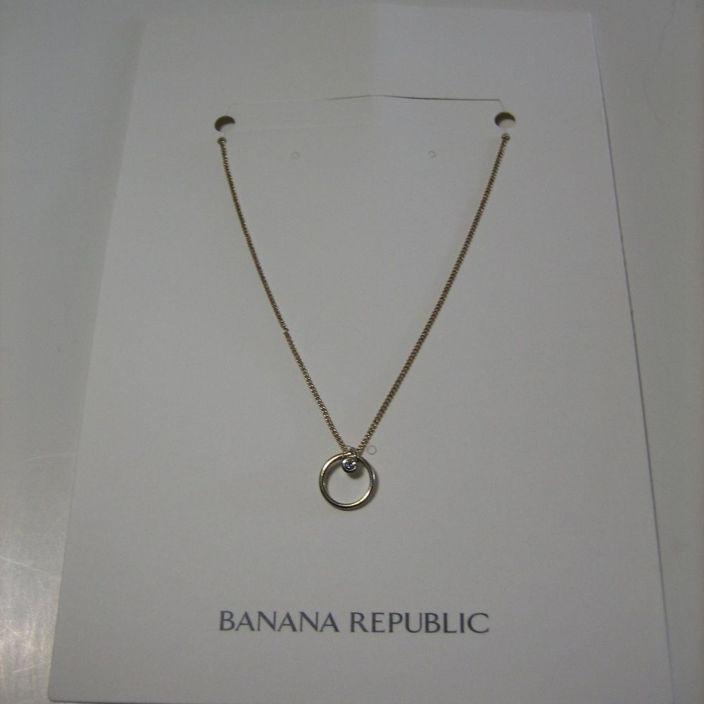 Banana Republic Gold Circle Crystal Necklace NWT 38